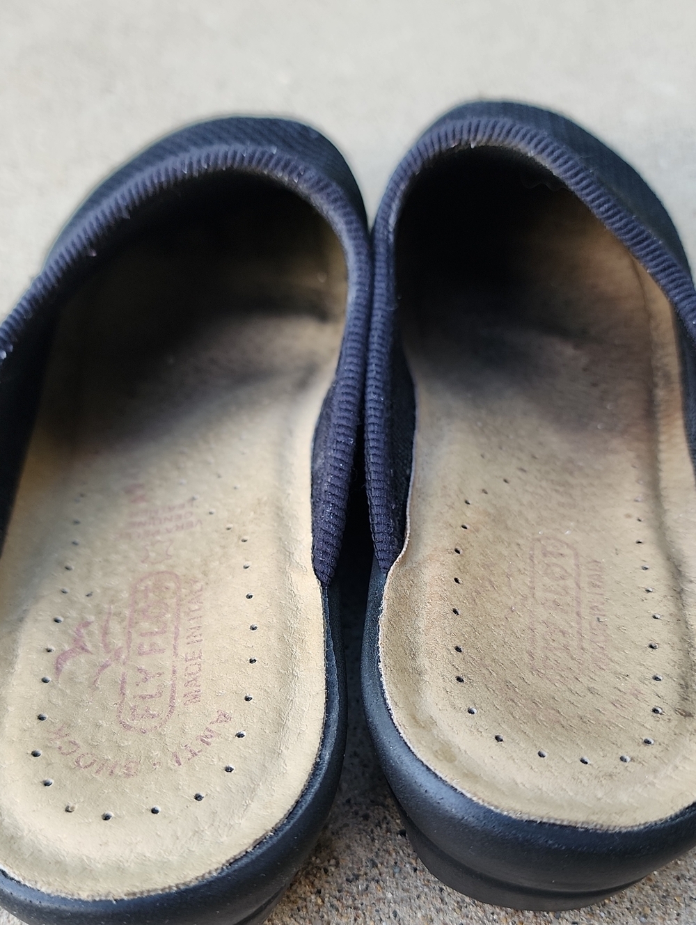 Flyflot Black Slip-On Comfort Clogs - Picture 17 of 17